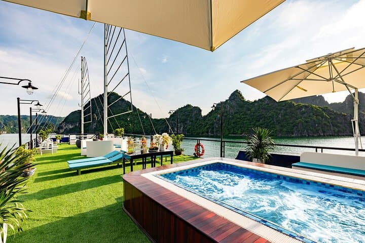 Halong Bay Deluxe Day Cruise from Hanoi — Jacuzzi, Kayak & Titov Island photo 2
