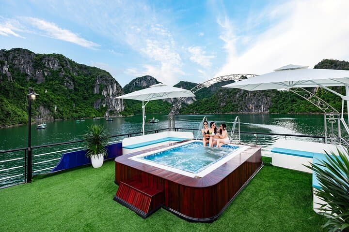 Halong Bay Deluxe Day Cruise from Hanoi — Jacuzzi, Kayak & Titov Island photo 3