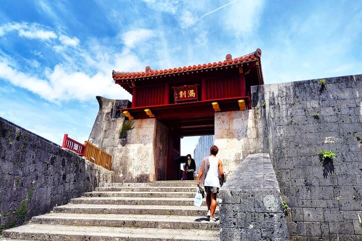 Shurijo Castle Walking Tour: Explore Ryukyu Kingdom History in Naha
