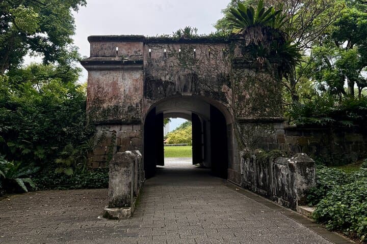 Fort Canning & Singapore River Walking Tour — History, Sights & Practical Tips