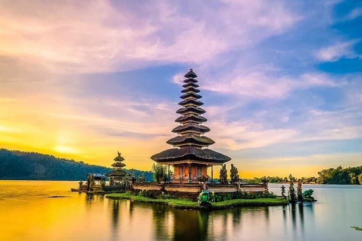 Ubud to Bedugul: Monkey Forest, Leke-Leke Waterfall & Ulun Danu Day Tour photo 3