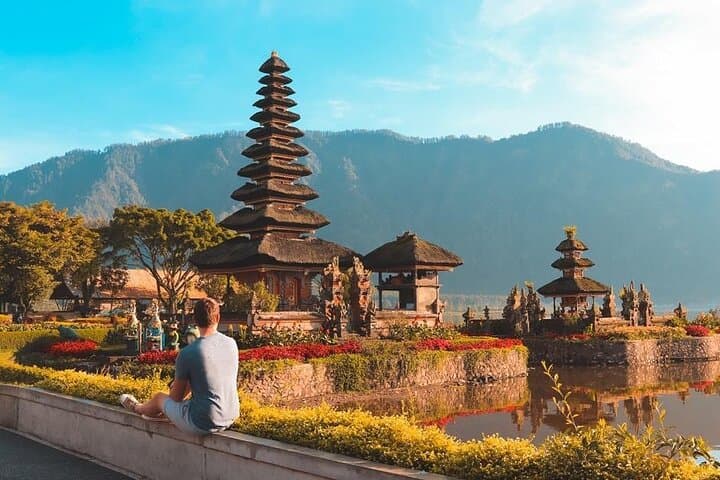 Ubud to Bedugul: Monkey Forest, Leke-Leke Waterfall & Ulun Danu Day Tour