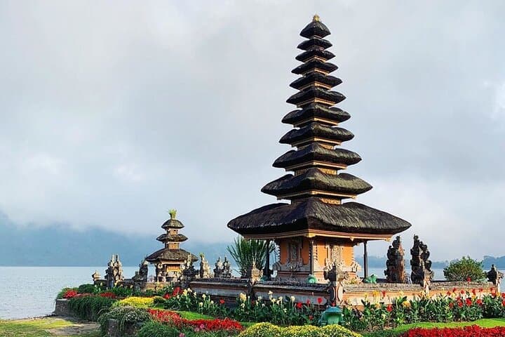 Ubud to Bedugul: Monkey Forest, Leke-Leke Waterfall & Ulun Danu Day Tour photo 6
