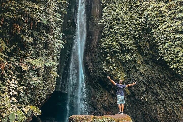 Ubud to Bedugul: Monkey Forest, Leke-Leke Waterfall & Ulun Danu Day Tour photo 2