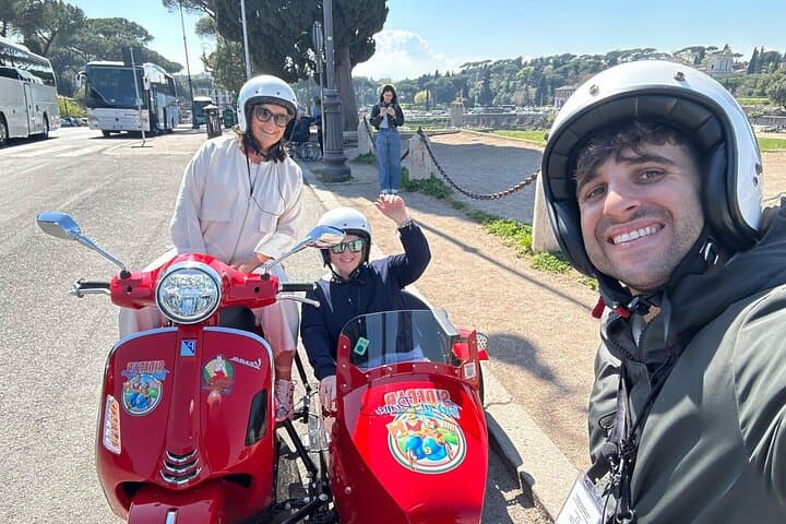 Vintage Vespa Sidecar Tour Through Rome’s Iconic Sights photo 4