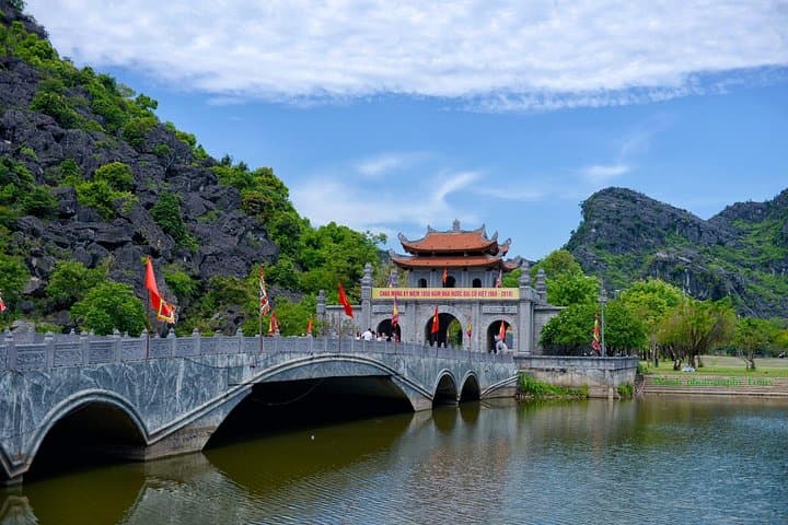 Luxury Day Tour: Hoa Lu, Trang An & Mua Cave from Hanoi photo 6