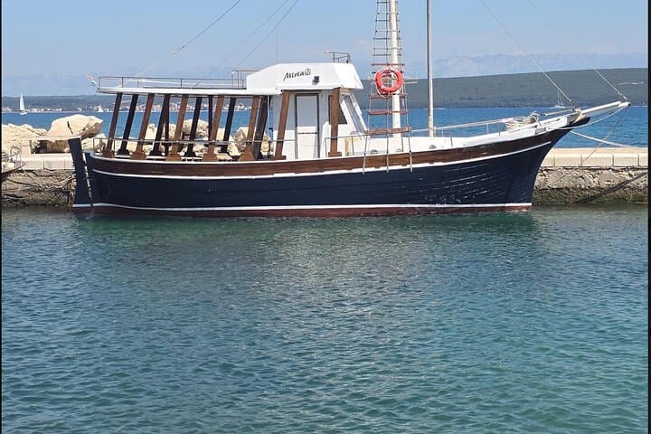 Zadar Half-Day Sail: Wine on the Waves to Ošljak and Frnaža photo 3