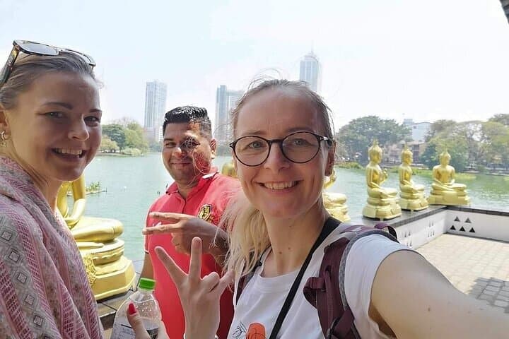 Colombo Tuk Tuk Private Tour: Pettah Markets, Temples & City Sights