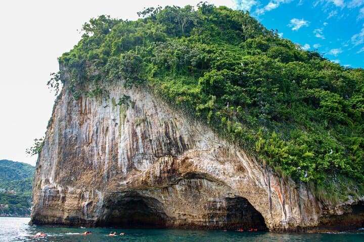 Arcos Ánimas and Quimixto Boat Tour: Snorkel, Beach & Waterfall Hike in Puerto Vallarta