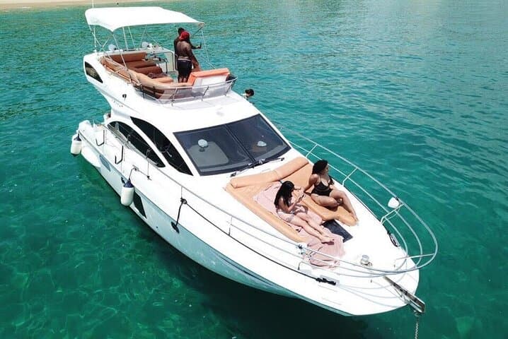 Private Azimut Yacht: Cabo Snorkel & Whale-Watching Tour