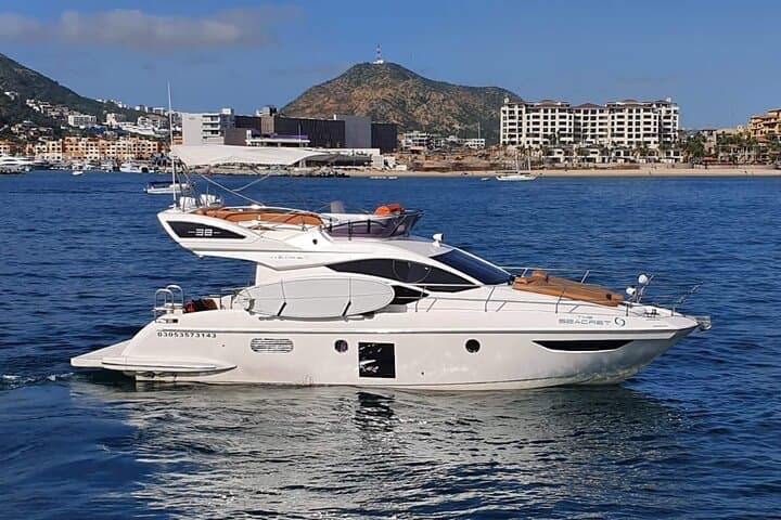Private Azimut Yacht: Cabo Snorkel & Whale-Watching Tour photo 4