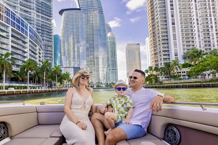 Private Miami Boat Charter: Bayside to Biscayne Bay & Star Island photo 3
