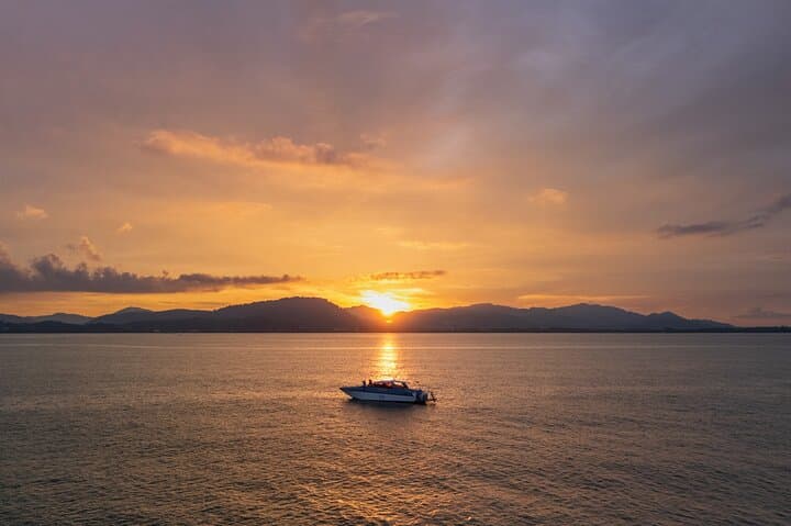 Phi Phi Sunset & Shark Snorkel: Small-Group Speedboat Tour from Phuket