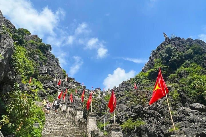 Ninh Binh Day Tour: Discover Hoa Lu, Trang An, Mua Cave & Bich Dong photo 3