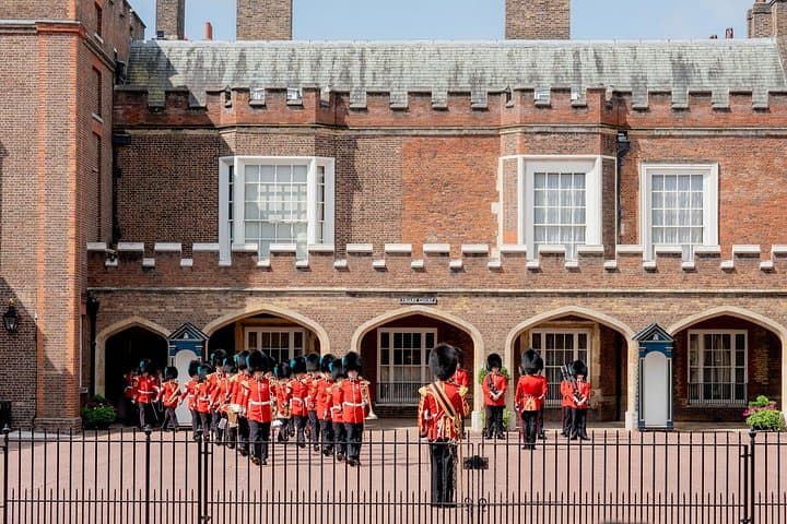London Walking Tours: Royal Parks, Soho Entertainers & Jack the Ripper Walks photo 2