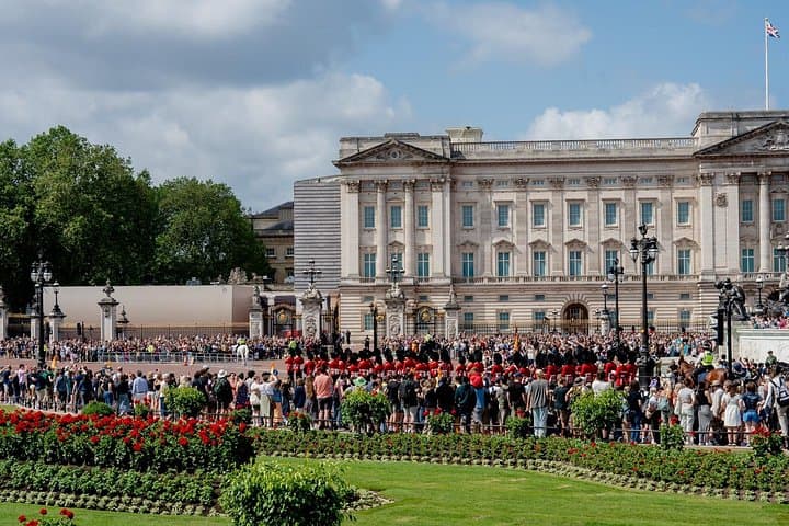 London Walking Tours: Royal Parks, Soho Entertainers & Jack the Ripper Walks photo 3