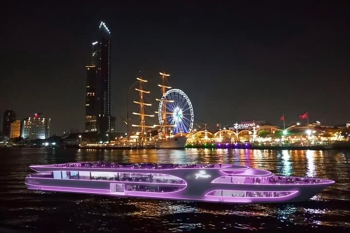 Chao Phya River Evening Dinner Cruise with Live Music and Thai Dance