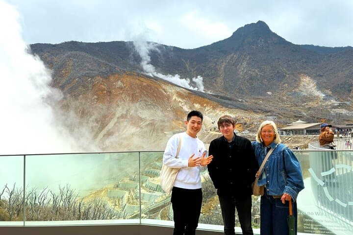 Hakone Scenic Adventure: Tozan Railway, Owakudani & Lake Ashi Cruise