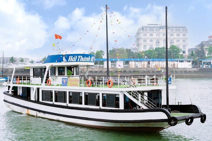 All-Inclusive Ha Long Bay Day Cruise: Sung Sot Cave, Kayaking & Titop Island photo 2