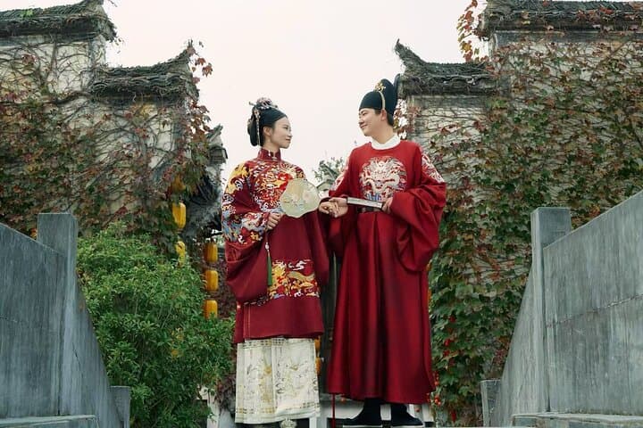3-Day Private Huangshan & Hongcun: Hanfu Photoshoot, Cable Car Peaks and Ancient Villages photo 2
