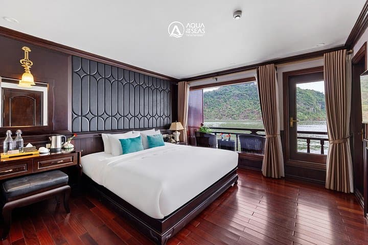 Lan Ha & Ha Long Bay 2-Day Luxury Cruise with Balcony and Bathtub photo 2