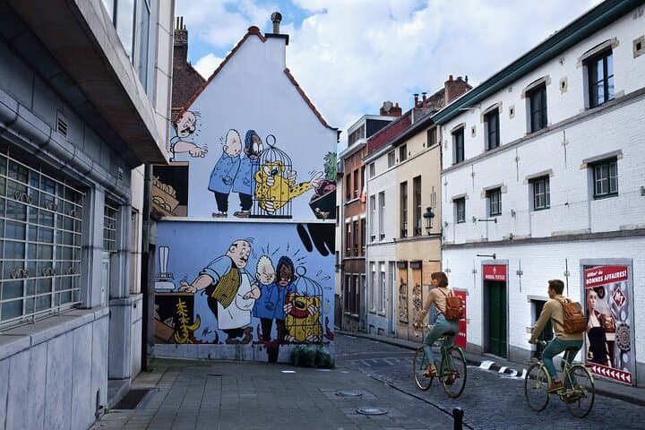 Brussels Bike Tour: Canal Routes, Comic Murals & Local Drinks photo 4