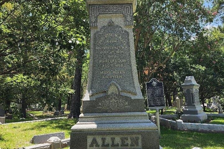 Houston Cemetery Tours: A Walking Guide to History, Art, and Hauntings photo 1