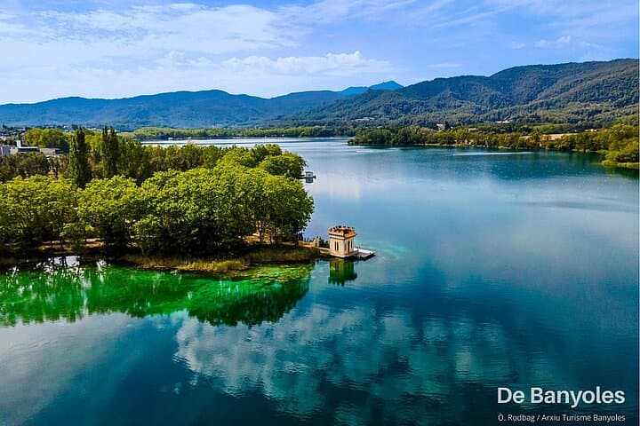 Banyoles Historic Walking Tour: Lake Loop, Les Estunes & Font Pudosa