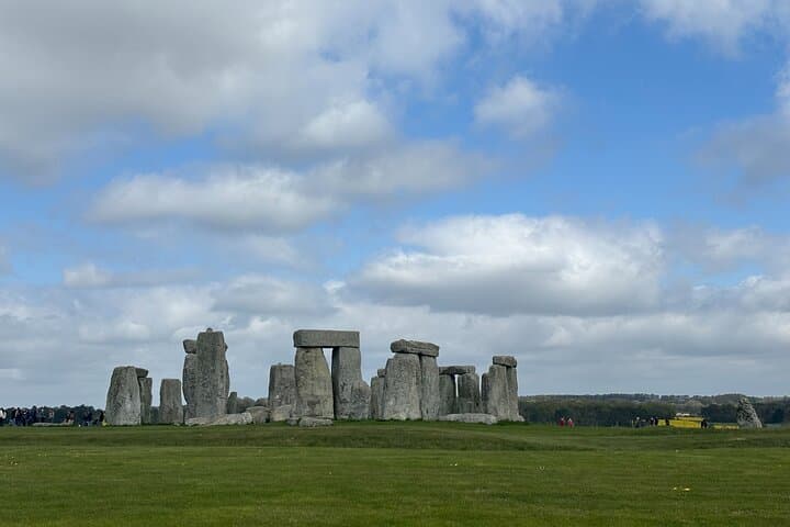 Private Stonehenge Tour from Bath: Explore the Ancient Circle and Salisbury Plain