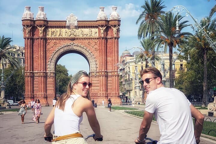 Barcelona 2.5h E-Bike Tour — Parks, Beach & Montjuïc Panoramas photo 3