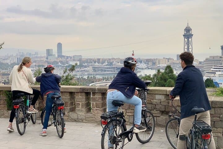 Barcelona 2.5h E-Bike Tour — Parks, Beach & Montjuïc Panoramas photo 4