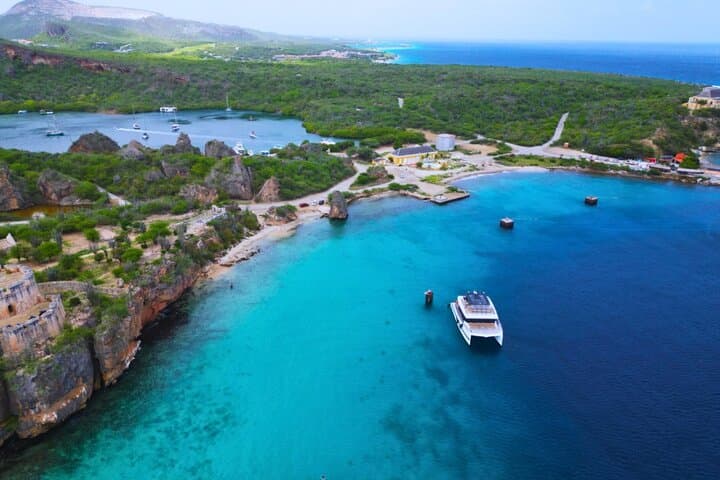 Catamaran Snorkel & BBQ in Curaçao: All-Inclusive Coastal Day Trip