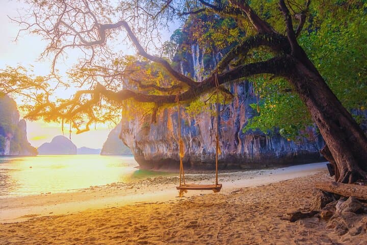 Hong Islands Earlybird Speedboat Tour with Beach Breakfast from Ao Nang photo 2