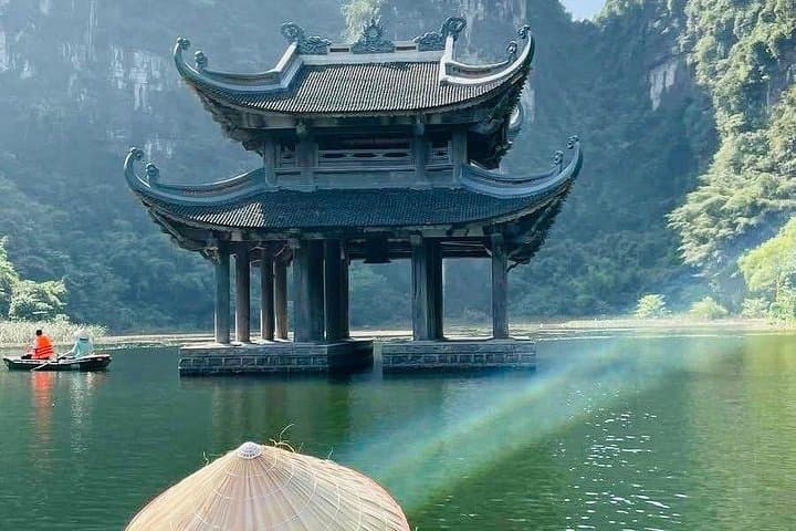 Hanoi to Ninh Binh Day Trip — Mua Cave Hike & Trang An Boat Ride Guide photo 3