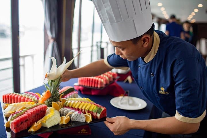 Hanoi to Halong Bay: 2-Day 5-Star Cruise with Private Balcony, Kayaking & Caves photo 2