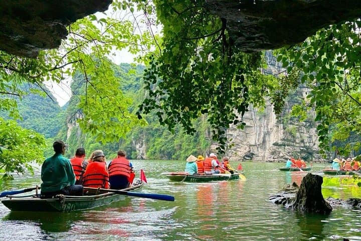 Ninh Binh Discovery Day Tour — Hoa Lu, Trang An, Bich Dong & Mua Cave Viewpoint photo 6