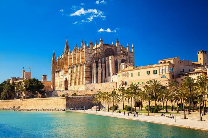 Palma de Mallorca Private Highlights Ride — La Seu, Bellver & Tramuntana Viewpoints photo 3