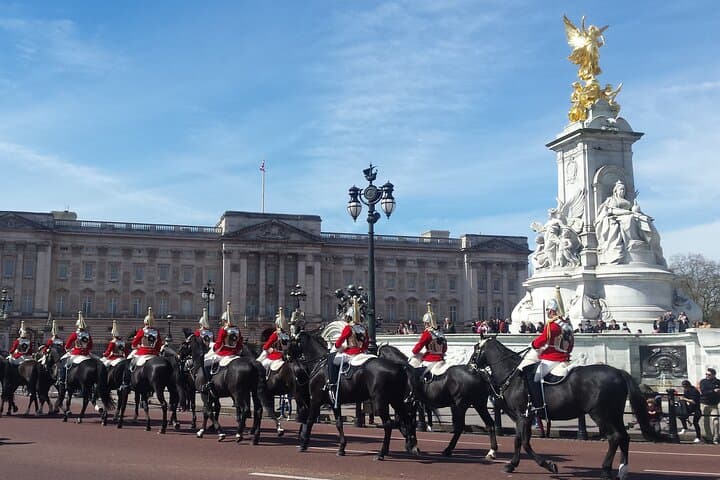 Buckingham Palace Tickets & Semi‑Private Change of the Guard: Insider Visitor Guide photo 3