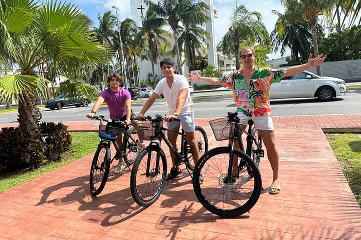 Ride the Hotel Zone: Cancun Scenic Bike Tour Along Nichupté Lagoon and Caribbean Views photo 2