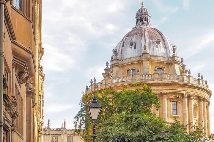 Oxford University Walking Tour: St John's & Keble College Explorer
