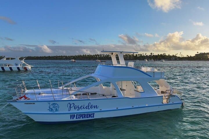 Punta Cana Hip-Hop Party Boat: DJ, Open Bar & Sandbar Snorkel photo 4