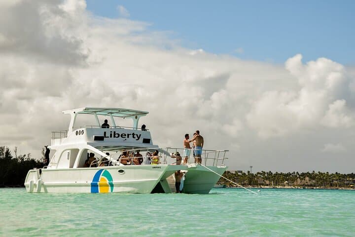 Punta Cana Hip-Hop Party Boat: DJ, Open Bar & Sandbar Snorkel photo 3