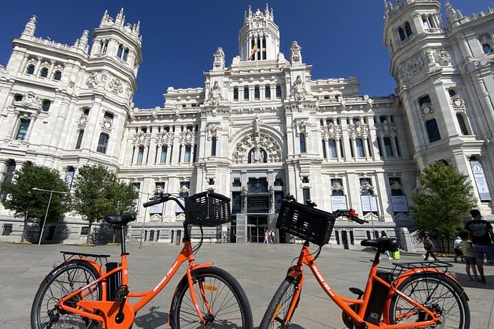 Madrid 2.5-Hour Historical Bike Tour — E‑Bike & Bicycle Highlights photo 2