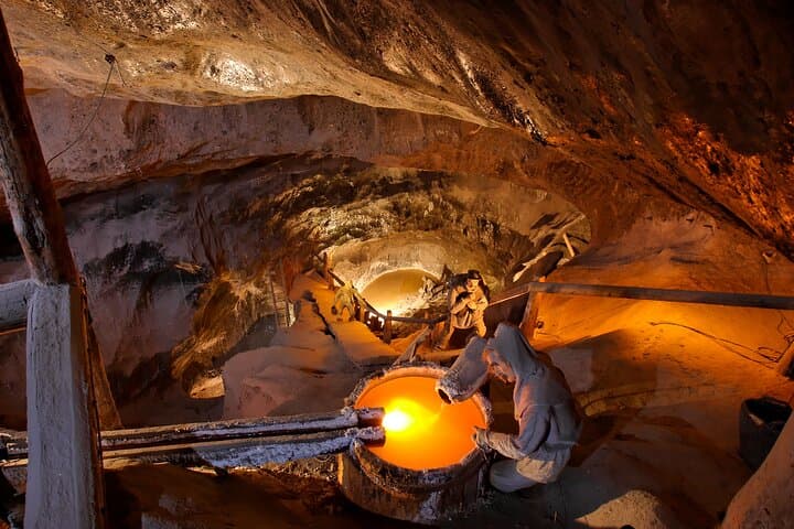 Wieliczka Salt Mine Guided Tour from Krakow with Hotel Pickup photo 5