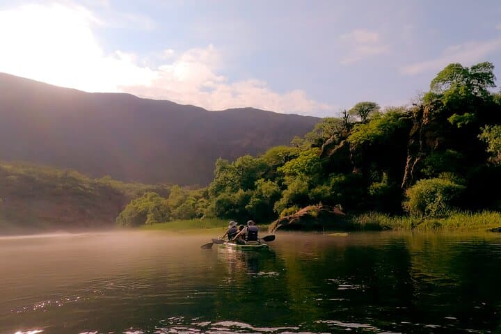 Kayak the Oath Canyon: Quiet Paddle Through Argentina’s Towering Rock Walls