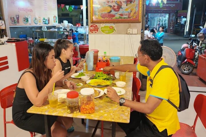 Siem Reap Evening Food Tasting: 60 Road Night Market & Street-Style Khmer Flavors