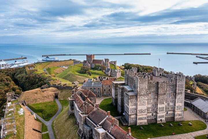 Private Day Trip to Leeds Castle, Canterbury & the White Cliffs from London