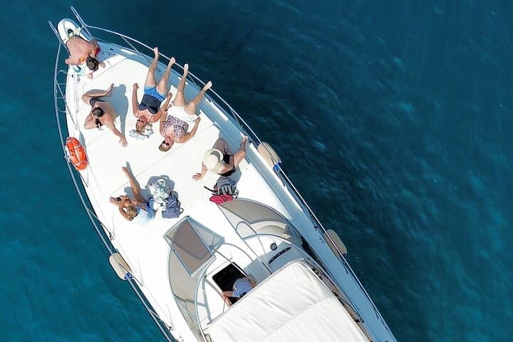 Full-Day Amalfi Coast and Capri Boat Tour with Skipper and Hostess
