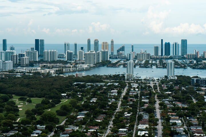 Soaring Over Miami: A Practical Guide to the South Beach and Downtown Helicopter Tour photo 4