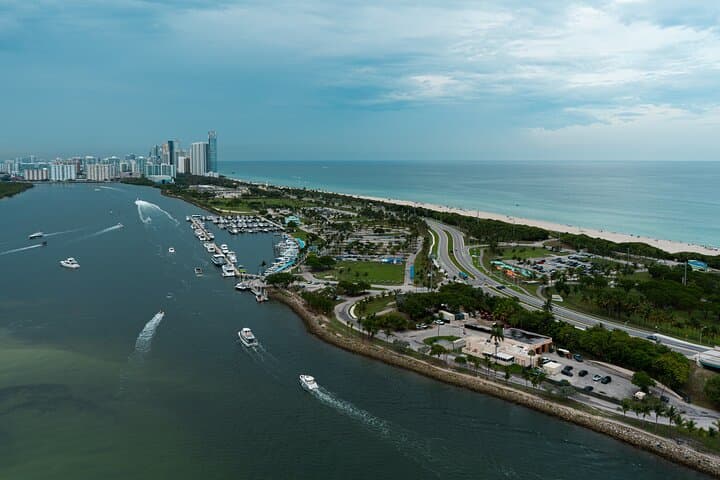 Soaring Over Miami: A Practical Guide to the South Beach and Downtown Helicopter Tour photo 6